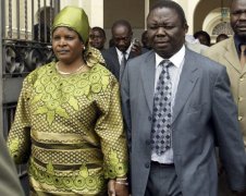 澳门金沙网站：津巴布韦总理遭遇车祸受伤 其夫人遇难